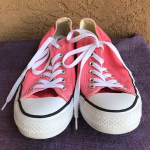 Women’s Coral Color Converse Low Tops Size 8